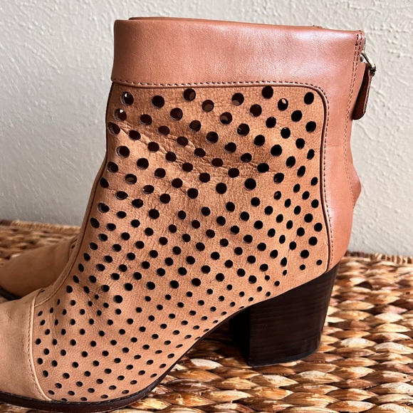 Rebecca Minkoff Camel Perforated Leather Back Zip booties ankle boots heels 8 - Picture 5 of 8